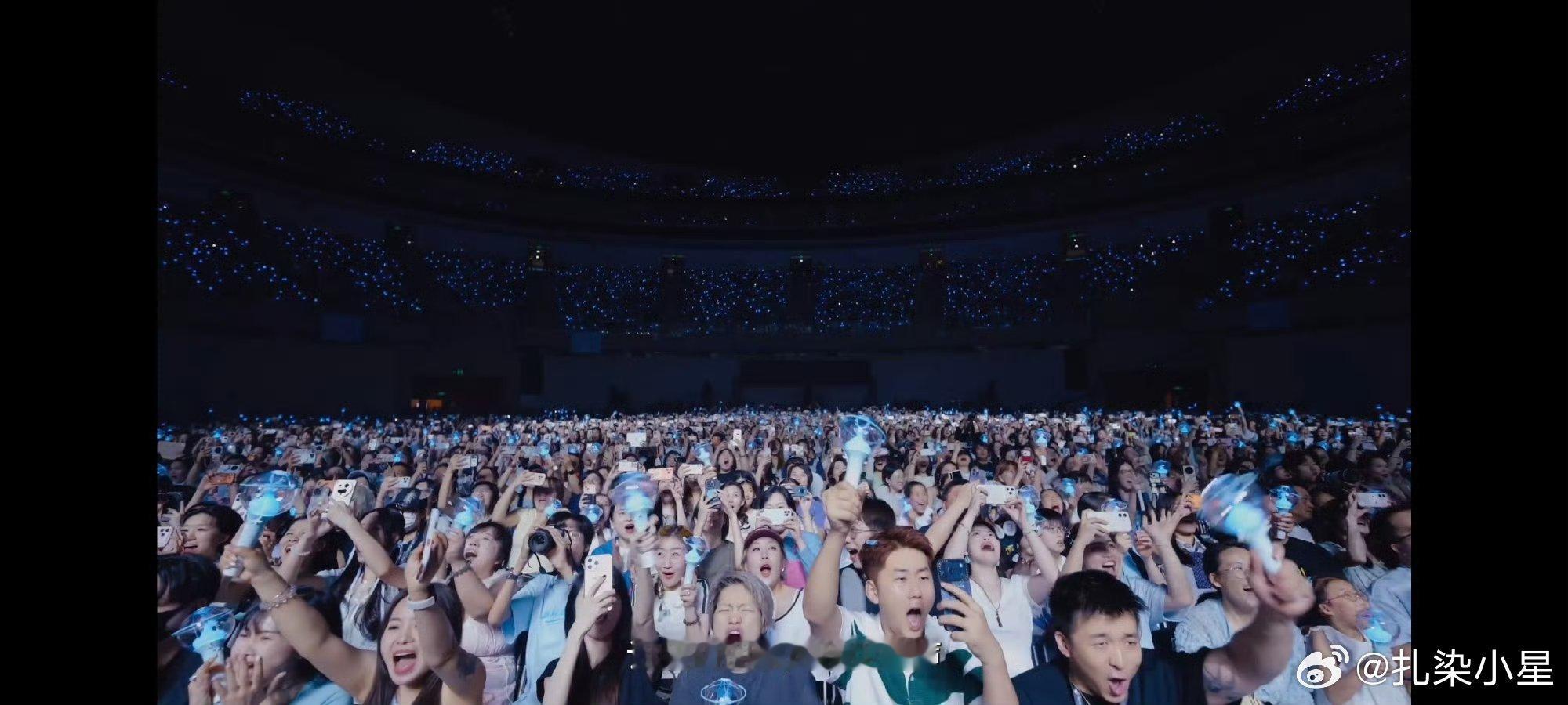 白鹿十周年纪录片十周年演唱会，不只是粉丝与白鹿相识的十年是漫长黑水后的坚持，是未