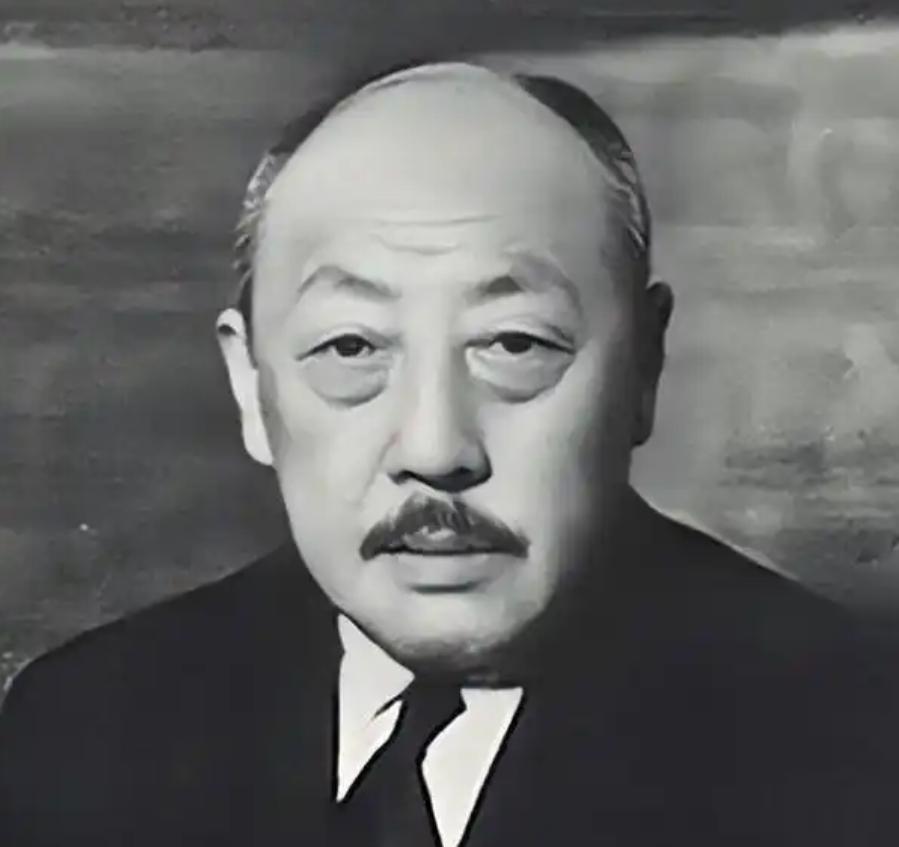 1950年，大汉奸张景惠走进战犯管理所，却看见同为汉奸的儿子穿着军装站在门口，他