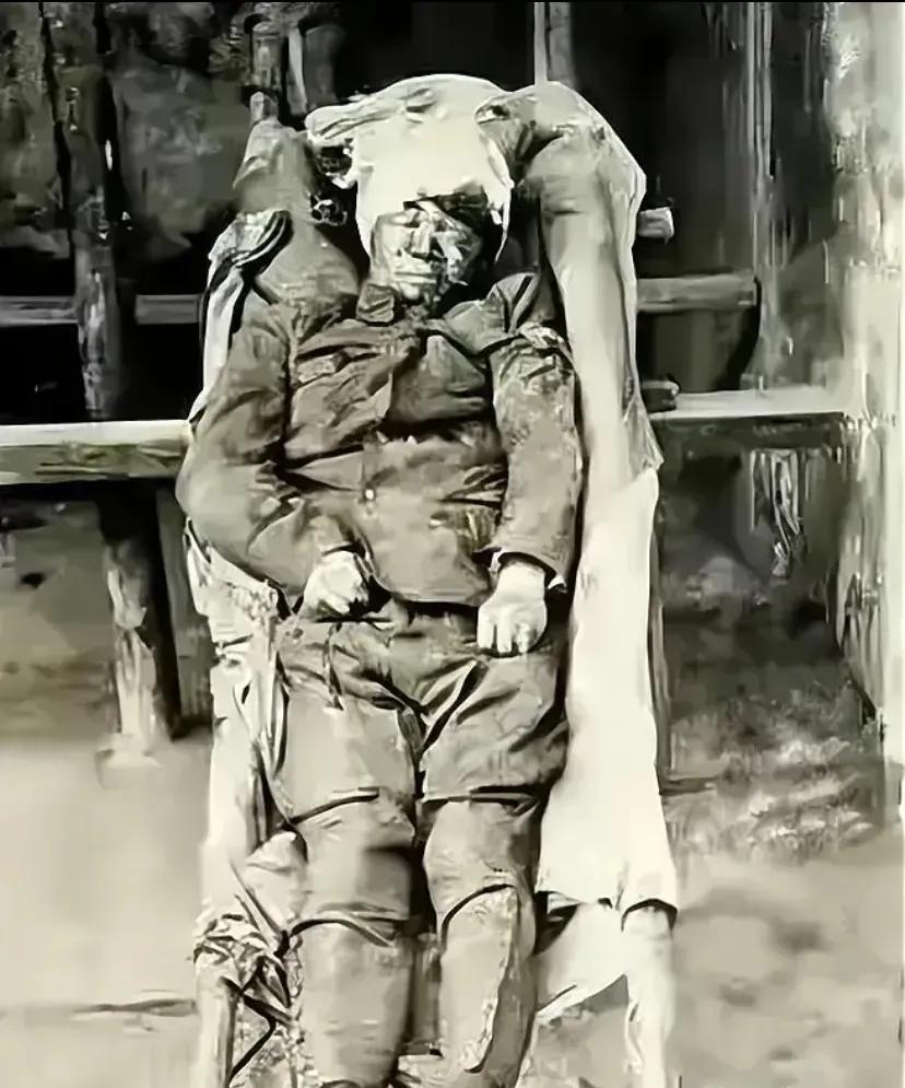 1938年，台儿庄战役战场，一位将军在刺死16个鬼子后，因脸部中弹而牺牲。将军的