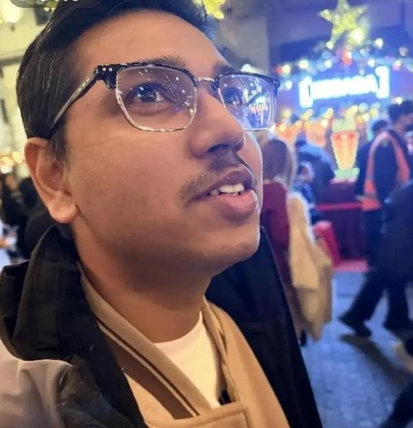 很多印度人在接受采访时，满脸得意地说：我们来东方大国，感觉自己像上等人，在这里有