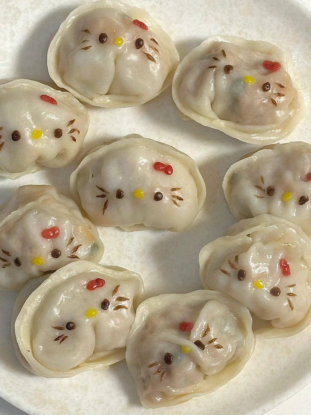 Hello Kitty辣白菜猪肉饺
