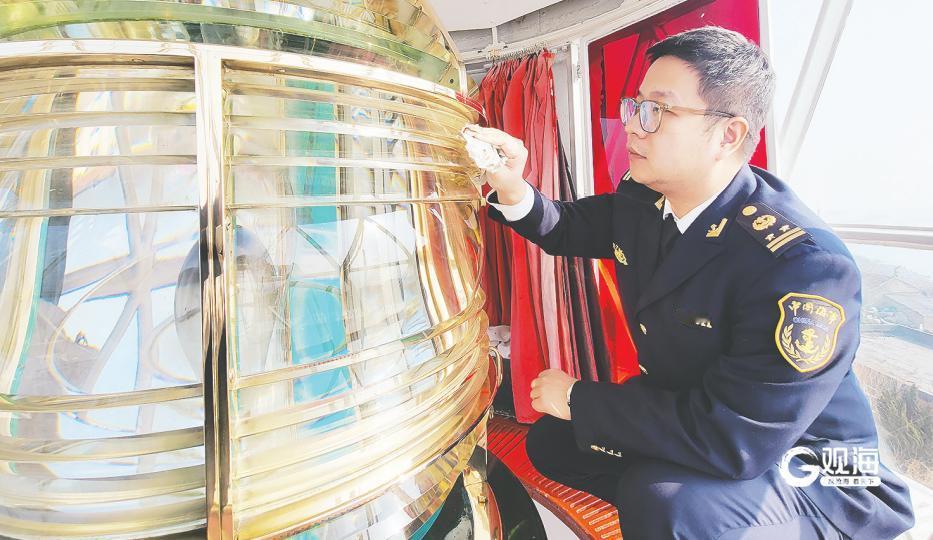 在青岛的海岸线上，“百年守望者”灯塔见惯了潮起潮落，也照亮了无数归途。青岛共有7