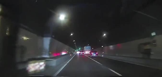 白车还来脾气了，视频车根本不惯着[飞吻] 虽然不推荐，但是蛮过瘾 ​​​