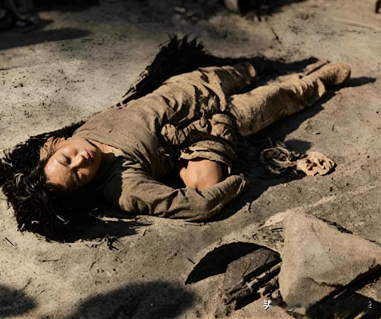 抗日战争时期，南京下关被日军飞机轰炸后的惨状
1937年12月南京沦陷后，照片上