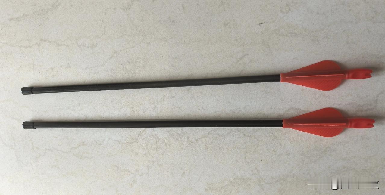 真是孤陋寡闻了。过年的时候，单位发了一个礼包，里面是对联、福字，然后还有两支红色