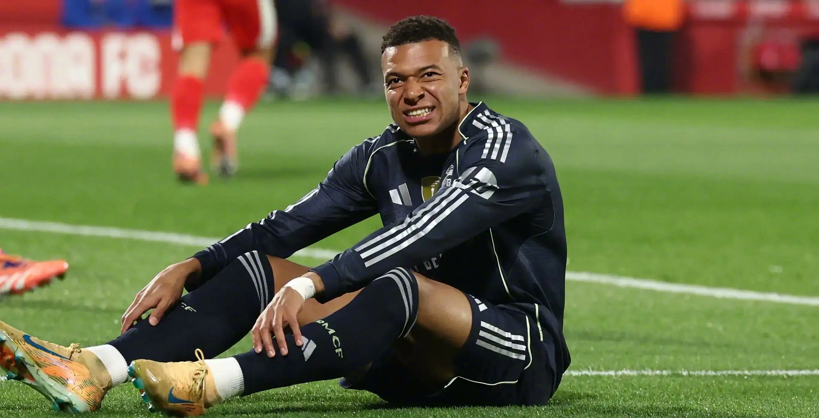 西甲第26轮，皇马0-1赫塔费，遭遇两连败。积分榜方面，皇马两轮不胜积60分落后