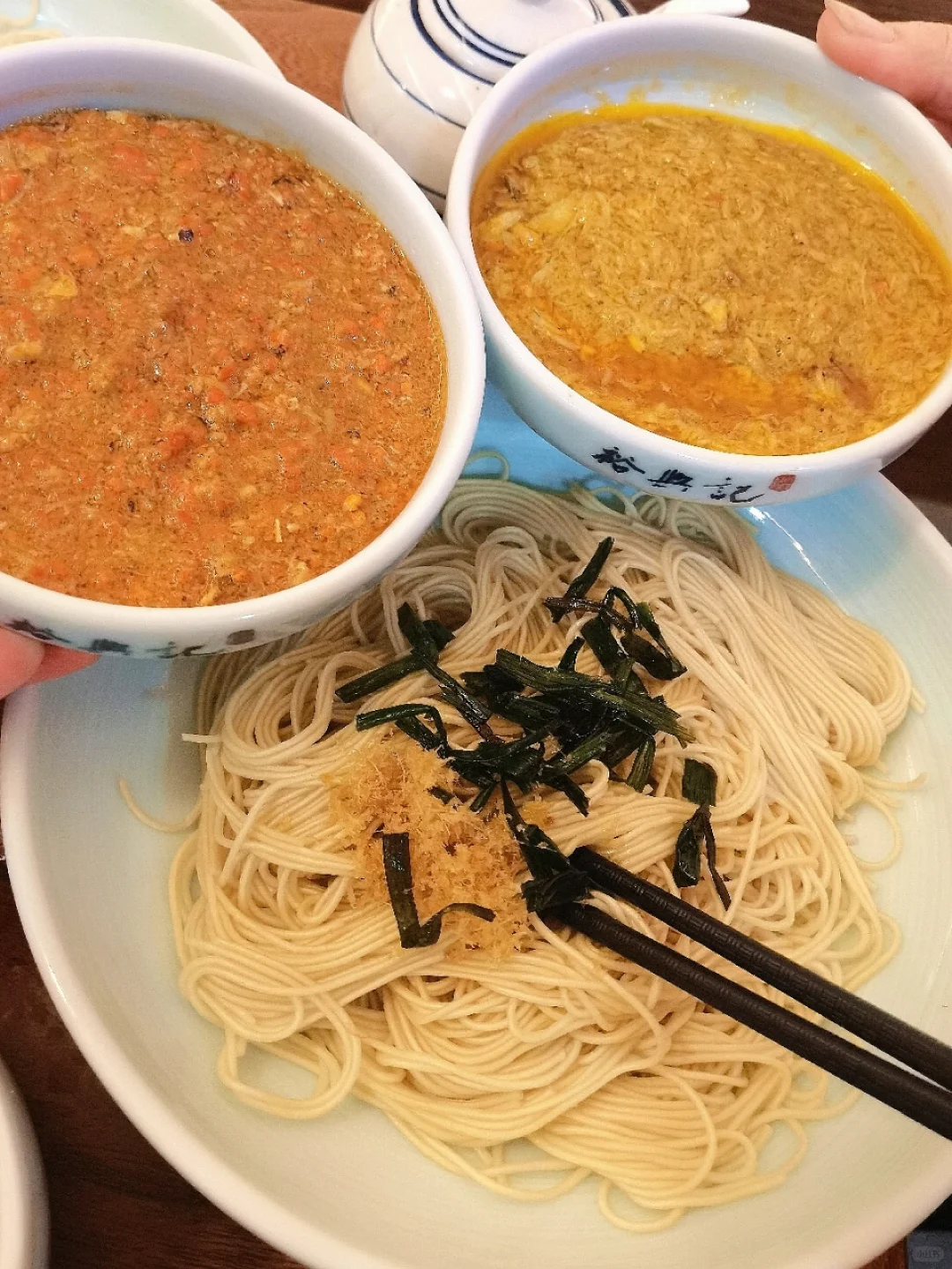 来上海必吃的百年老字号裕兴记蟹黄面