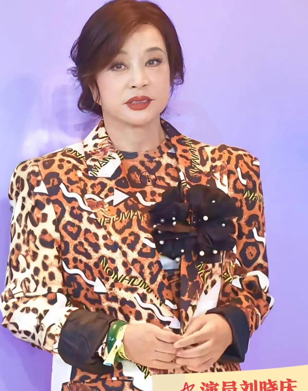 75岁，无儿无女，

深夜独处，

她后悔了吗？

刘晓庆今年75了，还在拍戏。