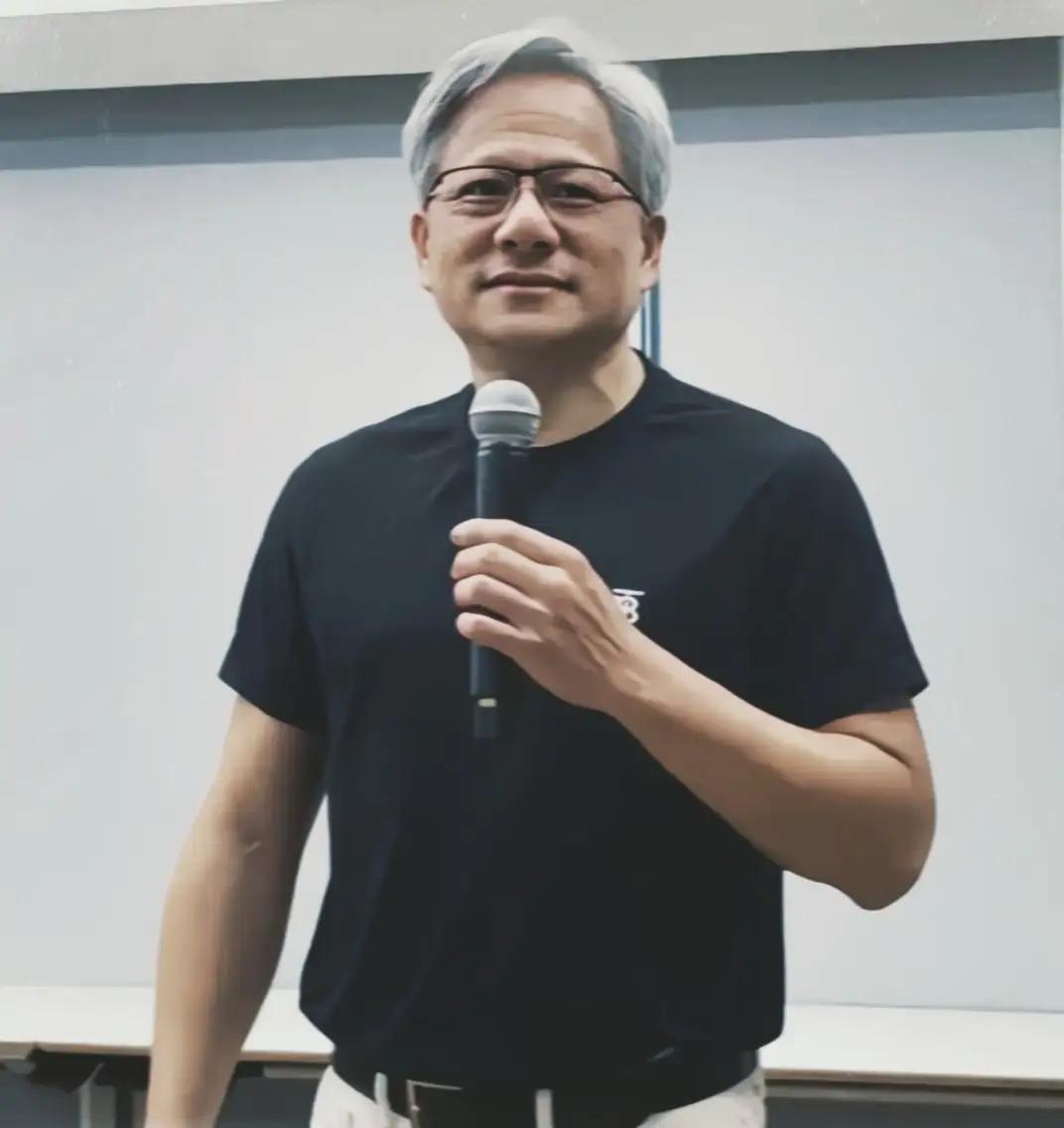 终于看清黄仁勋一家！
网传穷小子逆袭大多是假的
 
别再被自媒体鸡汤骗了！黄仁勋