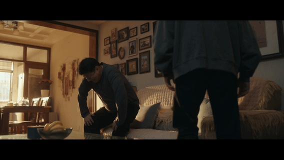任嘉伦找师父正缘降临 没正式入职就接到任务，李成紧紧抓住机会，靠着诚意和实力打动