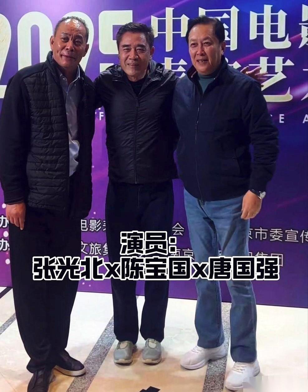 我今天真有点被“骗”到了，甚至感觉整个童年记忆都得重新捋一遍。
就刚刚，刷到一张