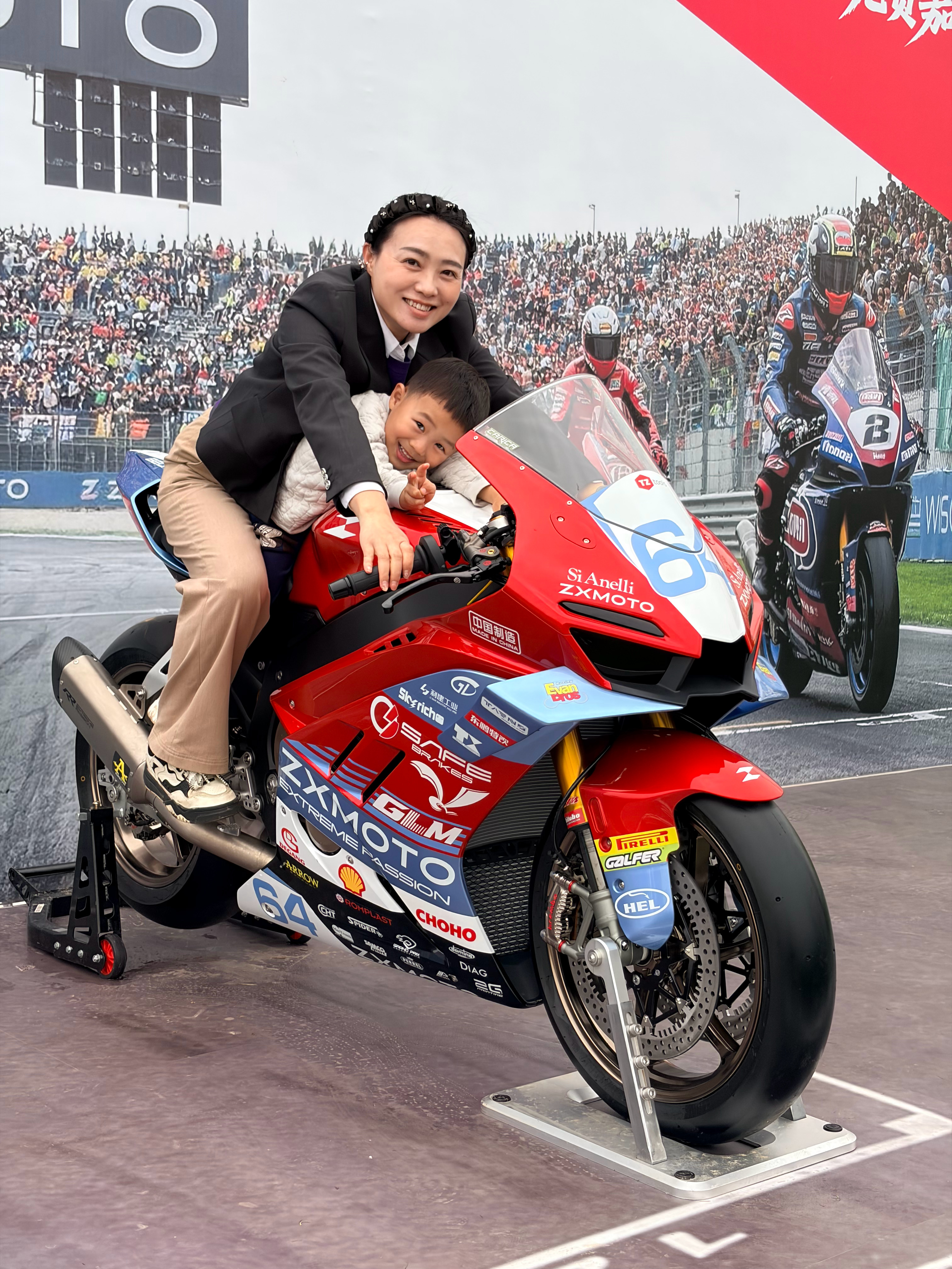 张雪机车昨晚夺冠，今天我就到了直播现场，好吧就我家附近。