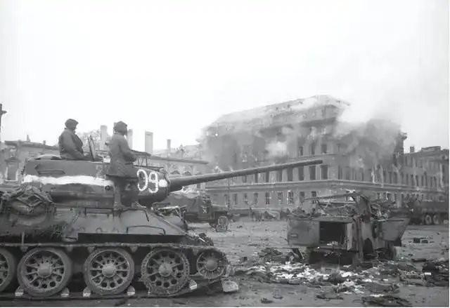 欧洲地图上有个国家，三次从世界上彻底消失，又三次顽强地重新冒出来。它叫波兰。19