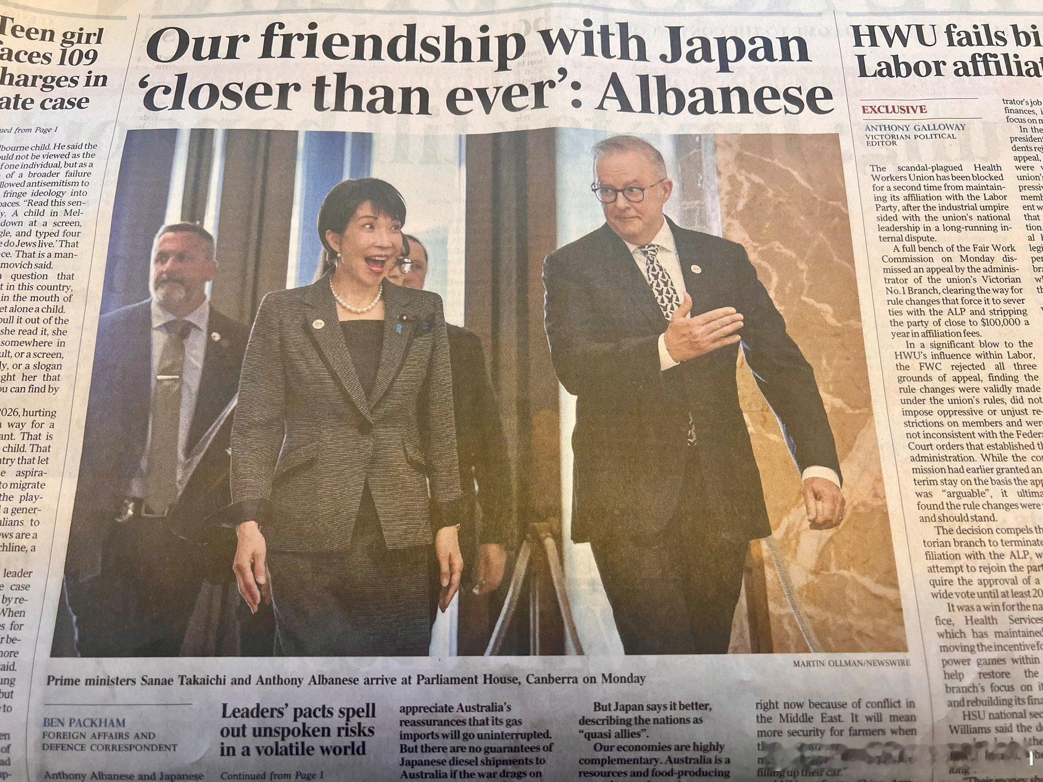 日本自己眼中的高市早苗 VS 澳大利亚媒体眼中的高市早苗。啊不是你在娇羞个什么劲