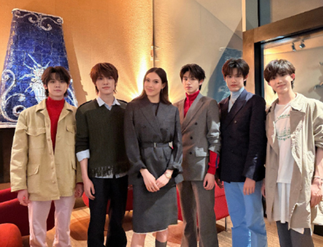 TOP和谷爱凌合照 从冰雪赛场到时尚秀场，谷爱凌飒爽气场碰撞TOP青春活力，两人