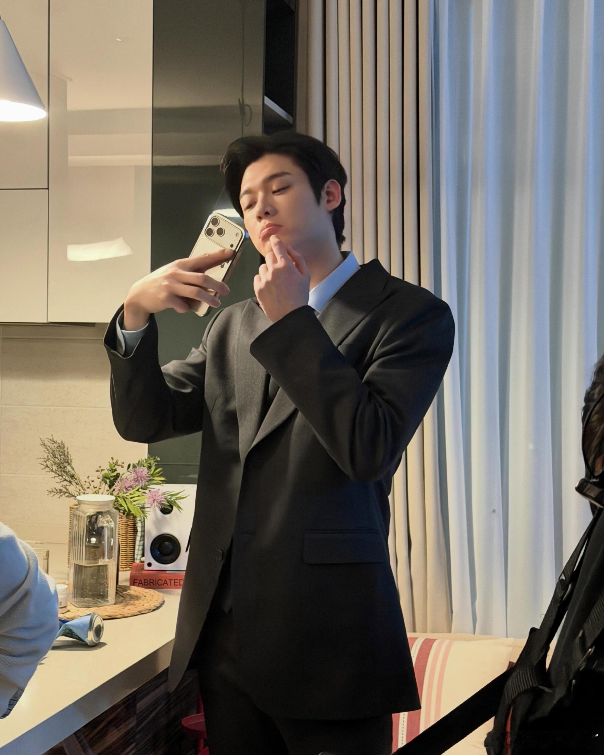 我希望以后所有的下海男，不管韩国中国泰国，都请按照尹道建的这个标准来。虽然不一定