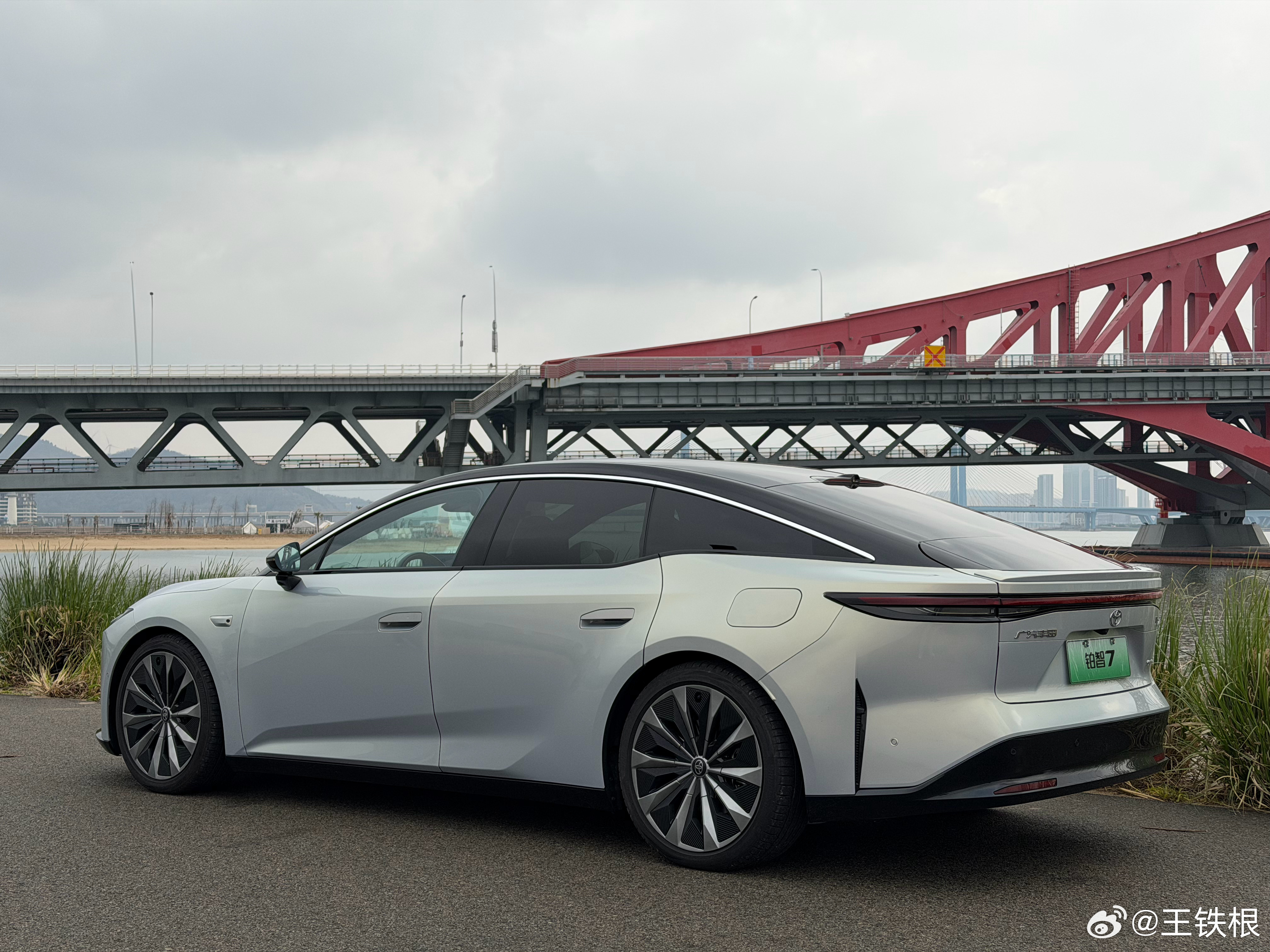 刚刚在一个右转弯，我意识到自己本能打了两次右转向。先打右转向，再取消，再打右转向