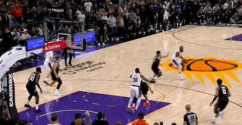 詹姆斯也享受到了库里的待遇……别说，还挺爽。