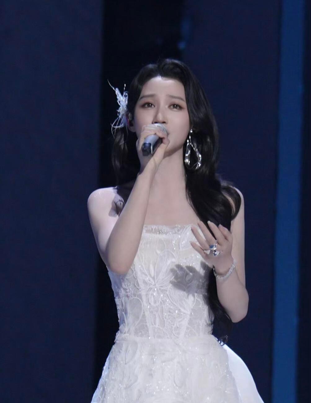 何宣林表演的感染力，全场都看得见。网传倒数第三，要么是假消息，要么是眼睛有问题。