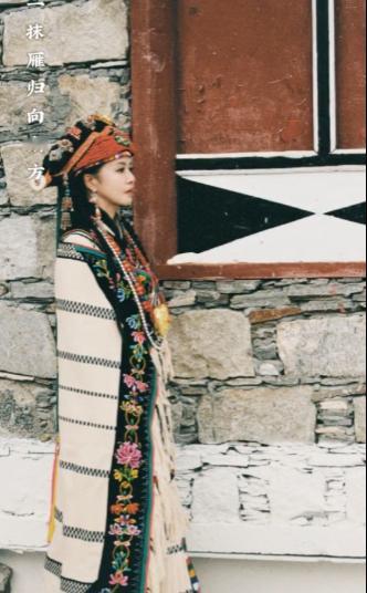 谭维维藏族女王服造型完全就是沉浸在了谭维维的藏族女王服造型里面，看着这样的造型都