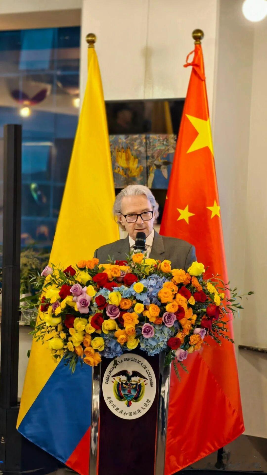 硬刚美方压力！该国还清81亿对华债务，再赠百亿合作大礼，西方羡慕不已
 
面对美