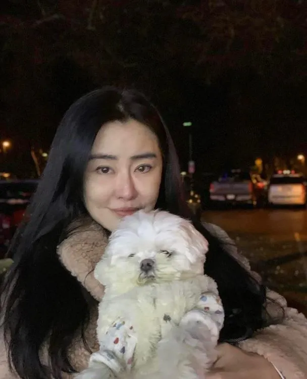 57岁王祖贤惊见苹果肌断层，被疑医美后遗症