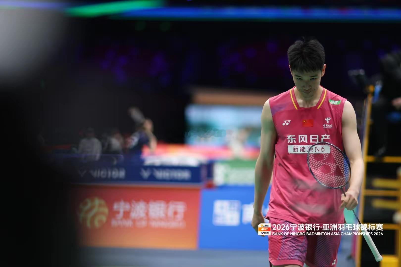 亚锦赛李诗沣首轮出局2026亚洲羽毛球锦标赛男单首轮，中国选手李诗沣状态低迷，面