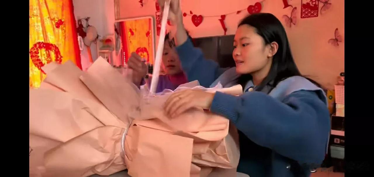 涛子为你点赞，自己啥也不舍得买，对别人却很大方，其实也不要给太多，在你家吃喝穿没