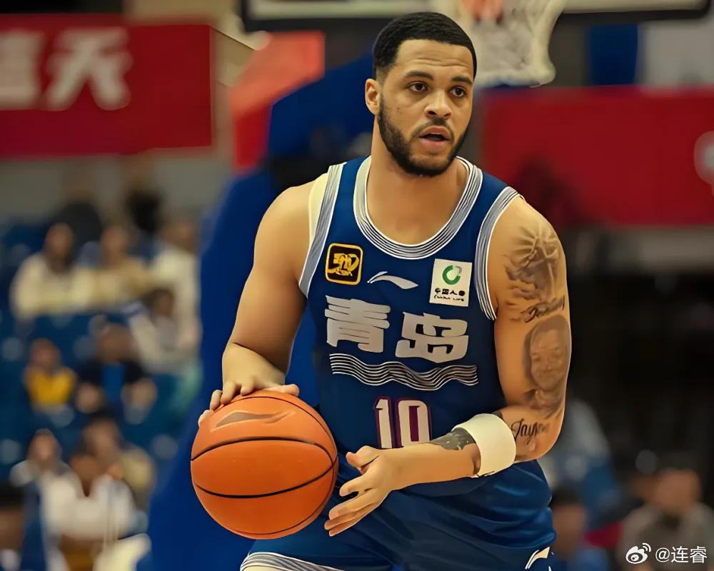 广州队2.5秒后场底线执行的很有想象力，就差一点本赛季最佳绝杀就要诞生。刘维伟执