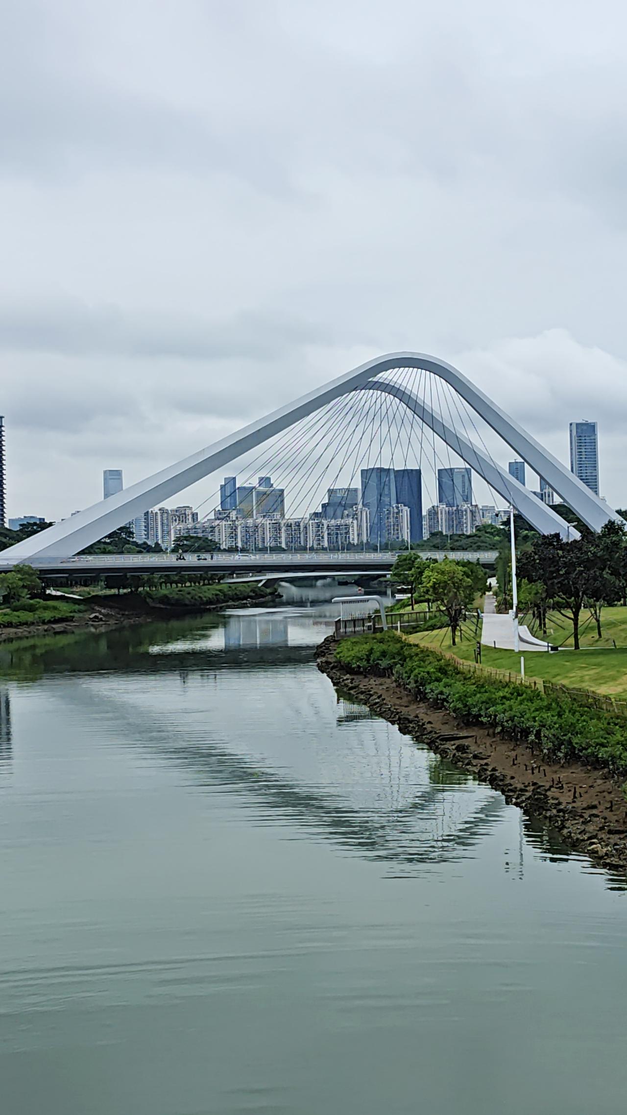 今天逛了一逛深圳前海，感觉这一片城区的城建风光确实不错，应该是深圳最美的海滨城区