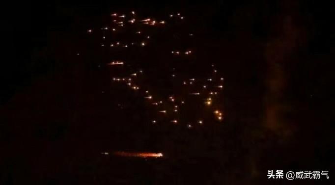 波斯人彻底怒了，连锅都砸了。拉里贾尼的事儿还没过去，集束弹头就疯狂轰向特拉维夫，