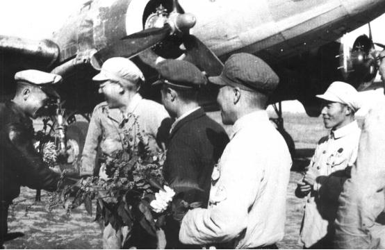 [浮云]1949年，台湾飞行员江富考驾驶C-47运输机向大陆投诚，不料，他刚启动