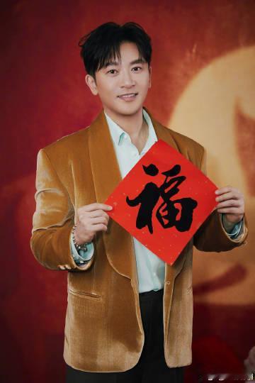 苏有朋扛住了春晚镜头 今晚的春晚，他再一次展现了自己的风采。苏有朋依旧如同当年一