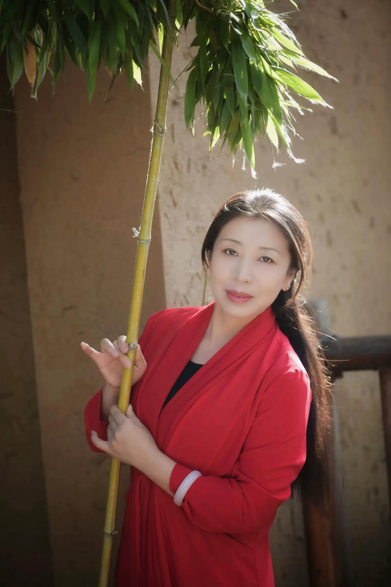 美好的回忆，拍摄于五月，大好时光！#拍美照心情爽# #公园里的丽影# #记念美照