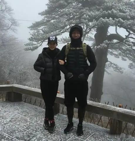 一直都觉得体育冠军，不如农民对国家的贡献大。
农民种地
不需要国家花很大人力、财