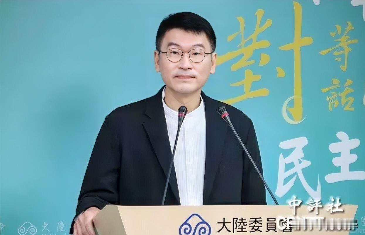 台湾彰化师范大学教授李其泽近日发文，探讨“一国两制台湾方案”，陆委会梁文杰称：“
