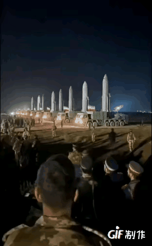 伊朗弹道导弹齐射，够以色列喝一壶的。导弹向鬼子们的头上投去！