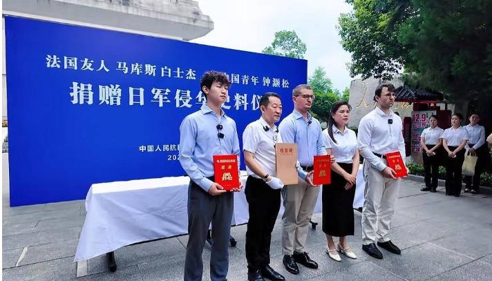 全网求置顶！请留住这个替我们扛下所有苦难的法国小伙。

这两天，马库斯和同伴们刚