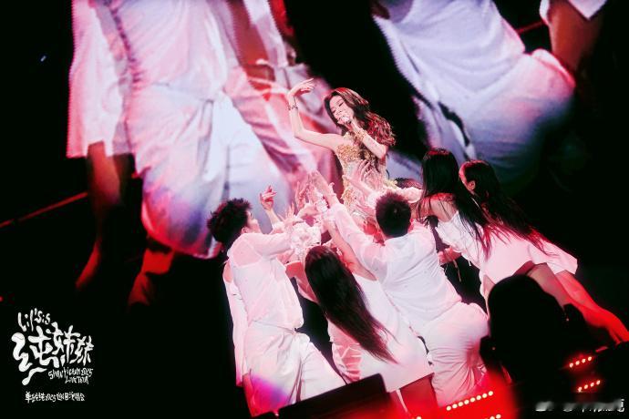 单依纯行走的CD  单依纯高音自带防伪码  单依纯作为 “行走的CD”，她的高音