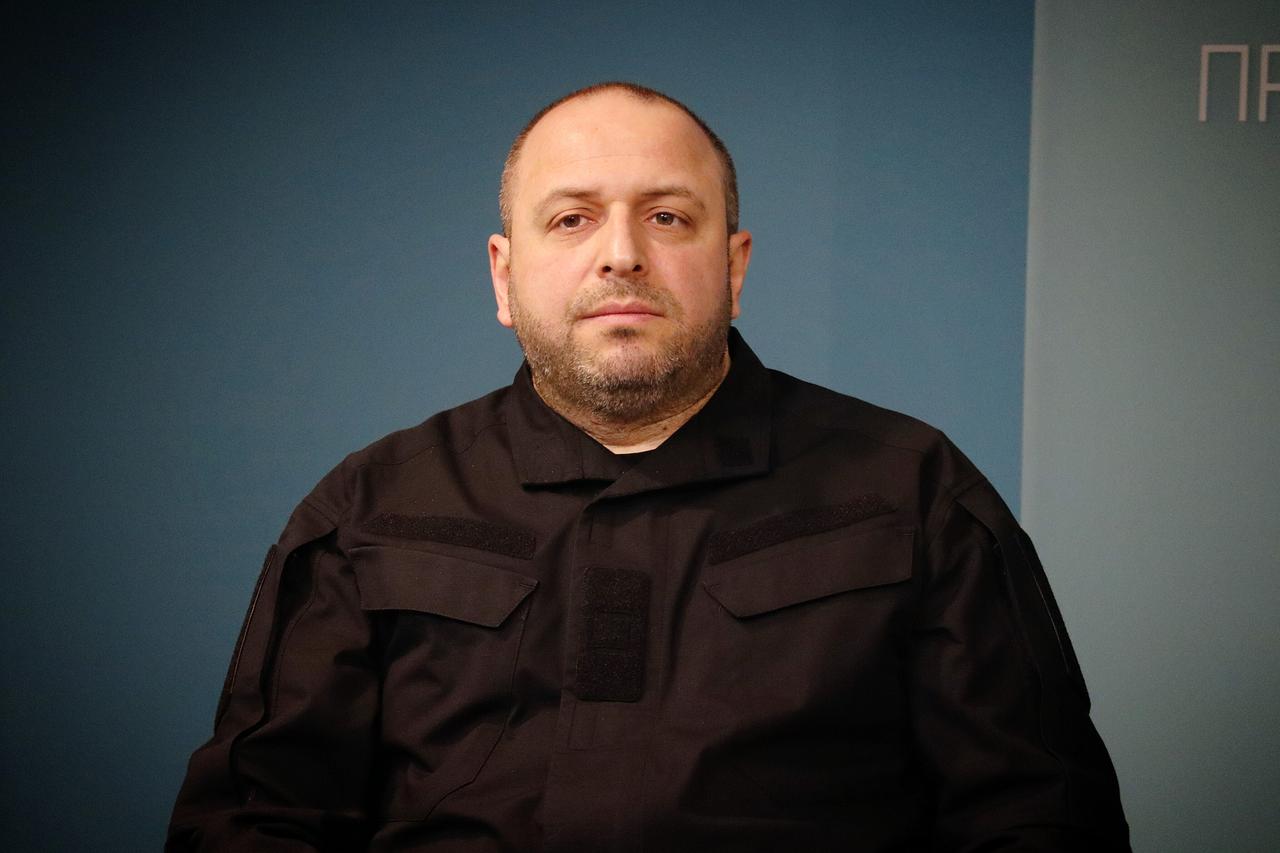 重磅消息！
乌克兰谈判团直接飞到了美国佛罗里达，跟美方关起门来谈“关键问题”了。