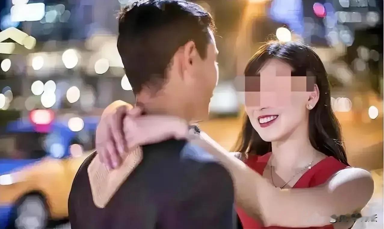 云南临沧，男子因怀疑妻子出轨，便一路跟随妻子来到酒店，随即冲入房间同情夫扭打在一