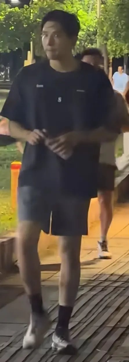 怎么感觉素人还好看点 