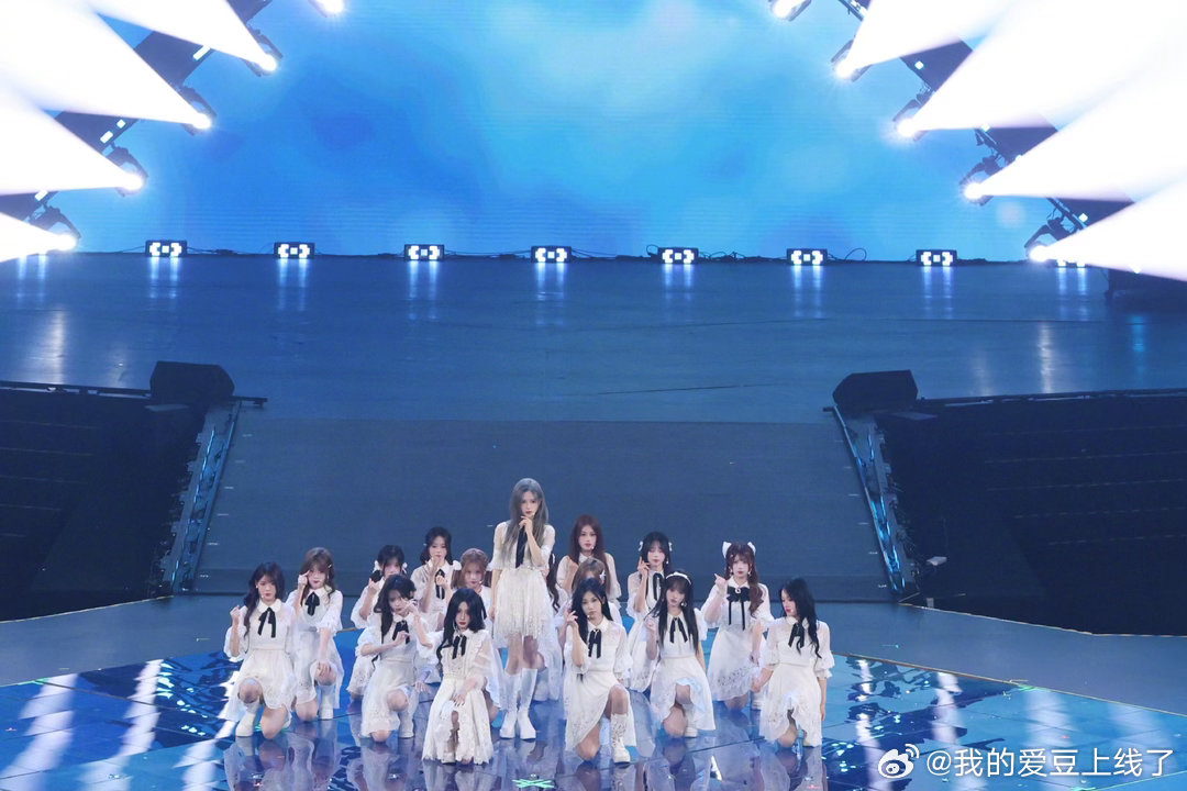 SNH48十三年了、SNH48十三年回忆杀SNH48完美把控公演舞台节奏，金曲串