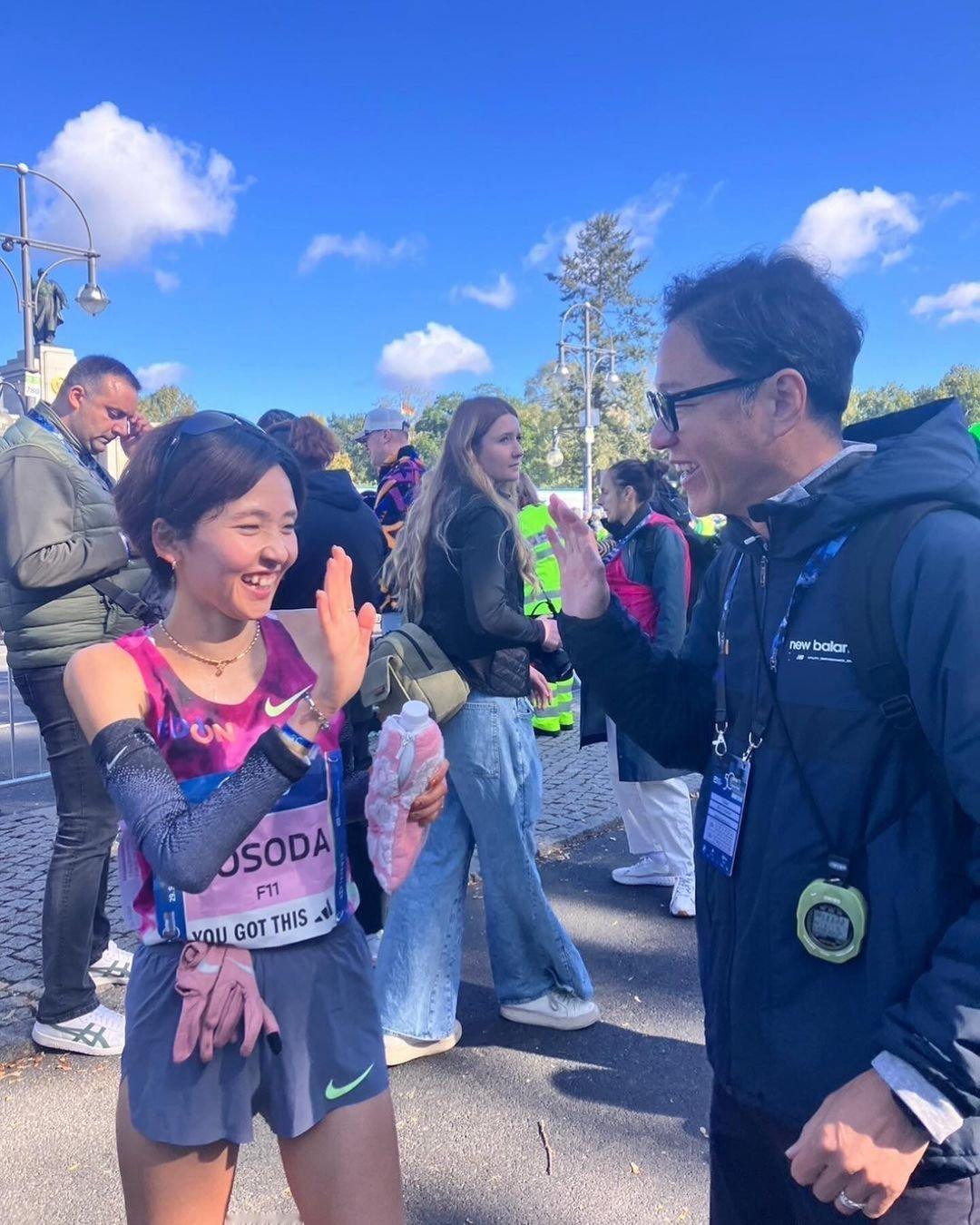 细田爱晒#柏林马拉松# 参赛照，这哈220，PB了！#精英跑者##跑步[超话]#