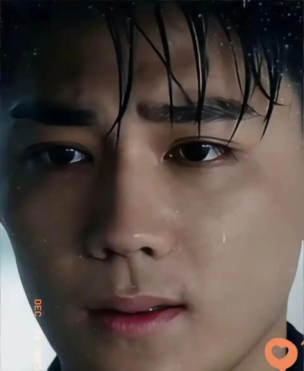 儿子许何说：“头七那天的宣传微博，我点不开。”
 
不是冷漠，是两种逻辑的硬碰撞