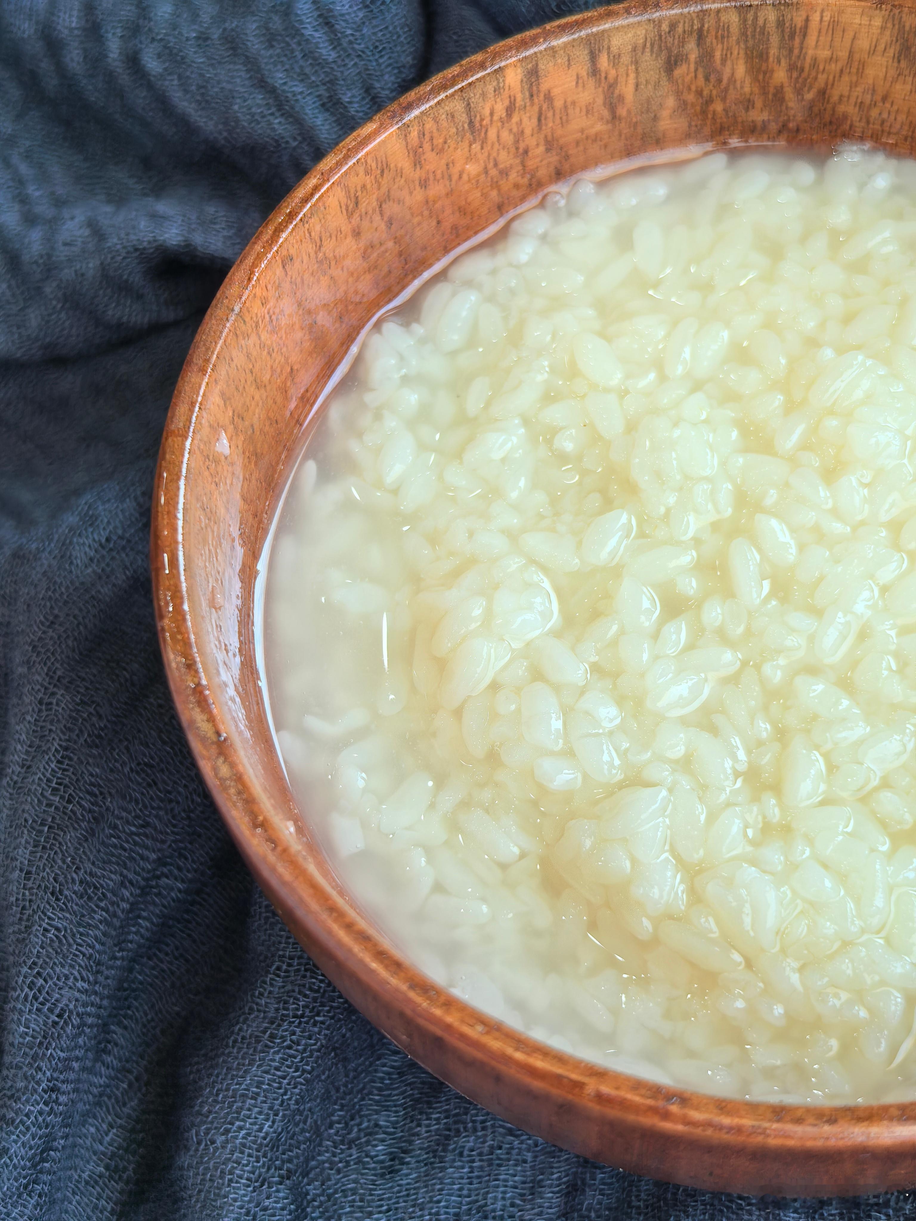 孤陋寡闻的我，不晓得还有紫米做的酒酿[淡淡的]别说味道还真不错，配料表也很干净；