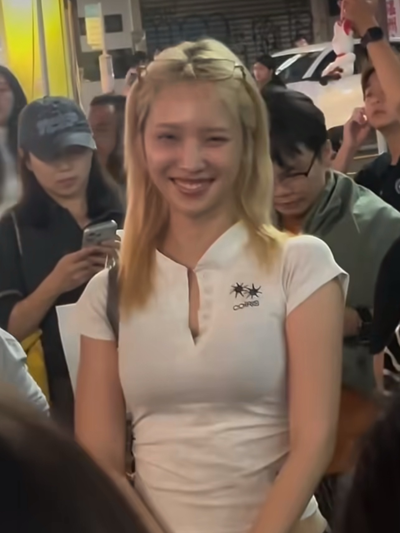 这个黄头发的精气都被这个满面红光的单眼皮做法吸走了 ​​​