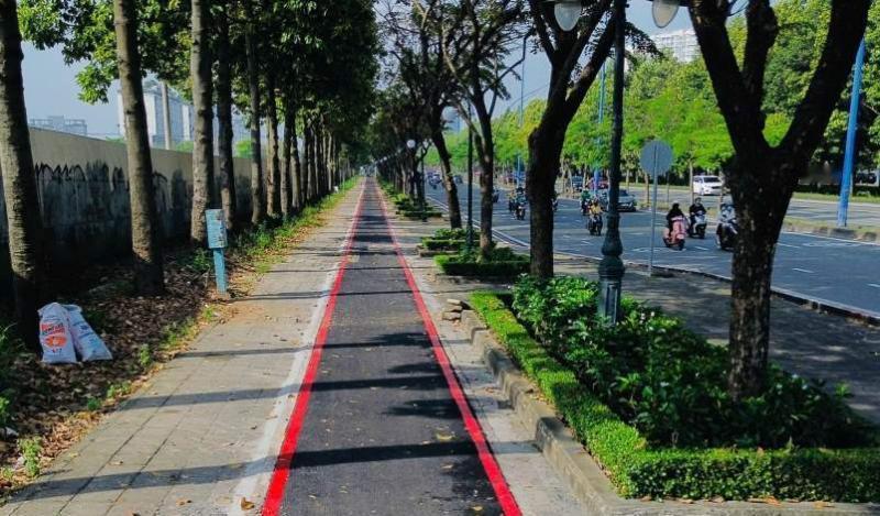 越南胡志明市第一条独立自行车道建成
12月31日，胡志明市建设厅在安庆区Mai 