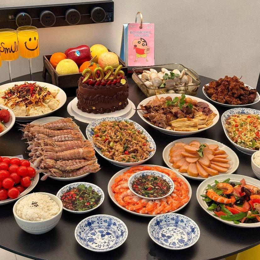 大年初二，女婿们的“年度演技大赏”又开始了！

一大早街上那些大包小包、满脸堆笑