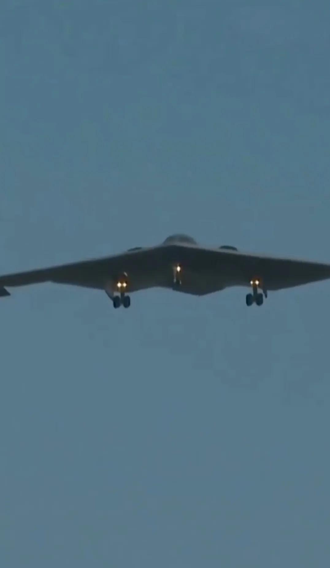 美国空军第509联队的B-2A“幽灵”隐身战略轰炸机执行完轰炸伊朗核设施的任务之
